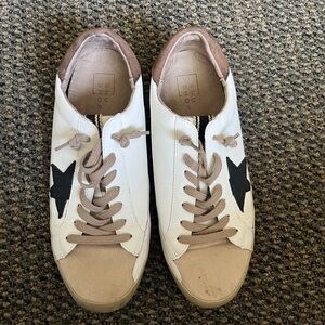 Shu shop Pamela sneakers size 8.5 excellent condition